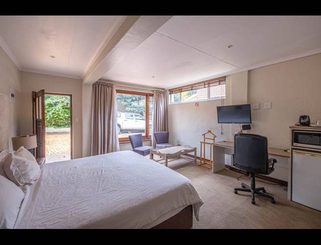 BUSINESS FOR SALE IN HYDE PARK